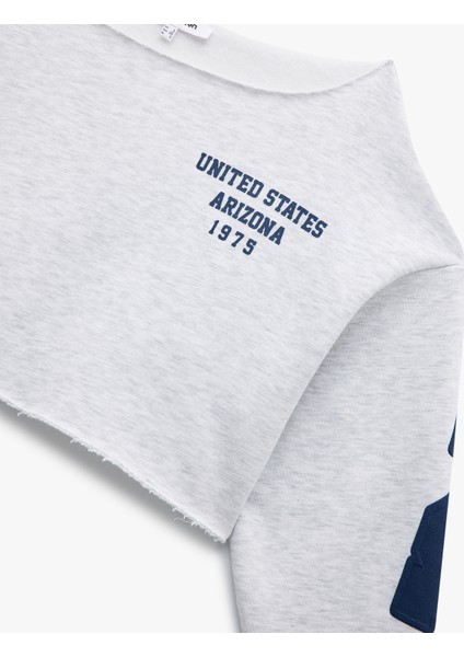 Kayık Yaka Baskılı Crop Sweashirt