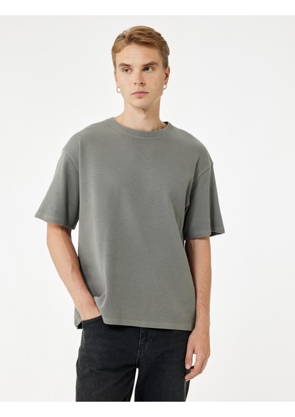 Pamuklu Kısa Kollu Bisiklet Yaka Oversize Basic Tişört