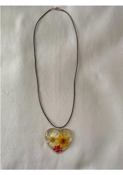 Kurutulmuş Çiçek Figürlü Kalp Kolye Deri Ipli Model 4 modelleri