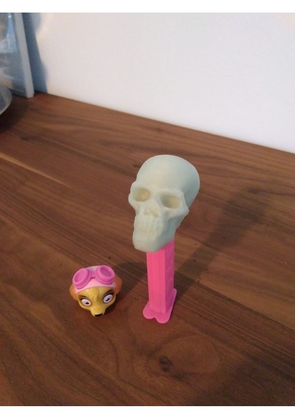 Sivri Dişlerle Kafatası Pez Dispenser Topper (Sadece Plastik Aparattır) 3D fiyatları
