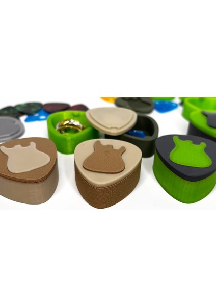 Gitar Seçme Kutusu / Biblo Kutusu ve Seçtikleri (Sadece Plastik Aparattır!!!) 3D