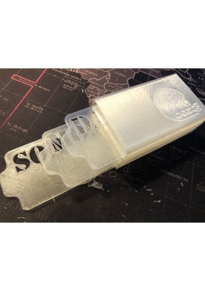 Salgın Temeller: Cerrahi Maske Için Şık Dava (Sadece Plastik Aparattır) 3D modelleri