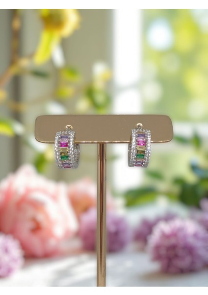 Rengarenk Taşlı 925 Ayar Gümüş Halka Görünümlü Çivi Model Küpe – Gösterişli ve Işıltılı Tasarım modelleri