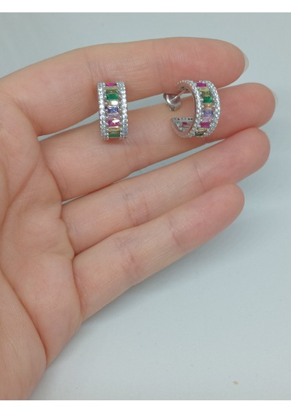 Rengarenk Taşlı 925 Ayar Gümüş Halka Görünümlü Çivi Model Küpe – Gösterişli ve Işıltılı Tasarım fırsatları