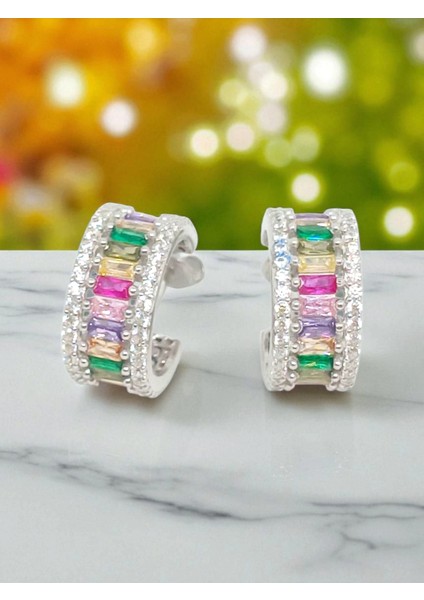 Rengarenk Taşlı 925 Ayar Gümüş Halka Görünümlü Çivi Model Küpe – Gösterişli ve Işıltılı Tasarım indirimleri