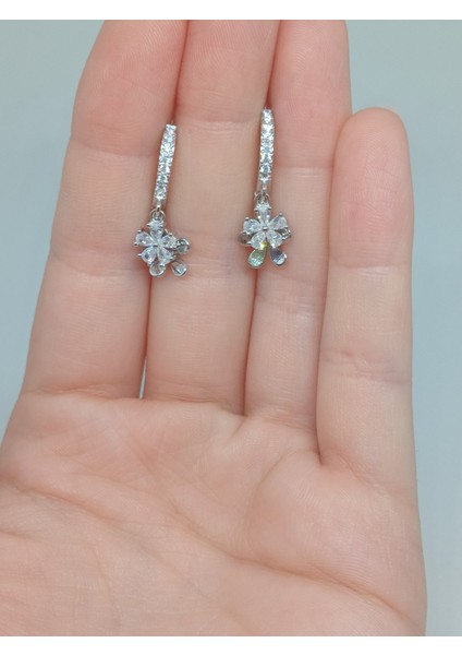 Çiçek Figürlü 925 Ayar Gümüş Taşlı Küpe – Şık ve Zarif Tasarım fiyatları