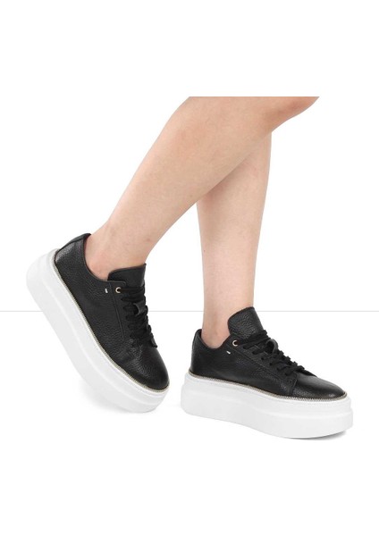 Kadın Siyah Bağcıklı Kalın Tabanlı Deri Sneaker