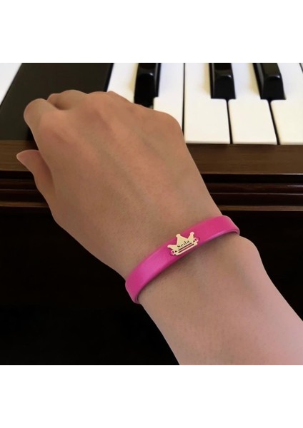 Seda Yazılı Doğal Pembe Derili Taç Figürlü 14 Ayar Altın Plakalı Hediyeye Özel Bileklik-514 İsim