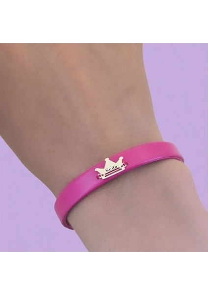 Seda Yazılı Doğal Pembe Derili Taç Figürlü 14 Ayar Altın Plakalı Hediyeye Özel Bileklik-514 İsim fırsatları
