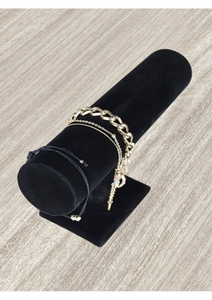 Şık Siyah Bileklik ve Saat Standı, Düzenli Sergileme Için Ideal Seçenek