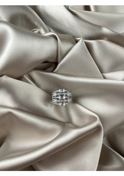 925 Ayar Gümüş 5 Sıra Baget Taşlı Yüzük