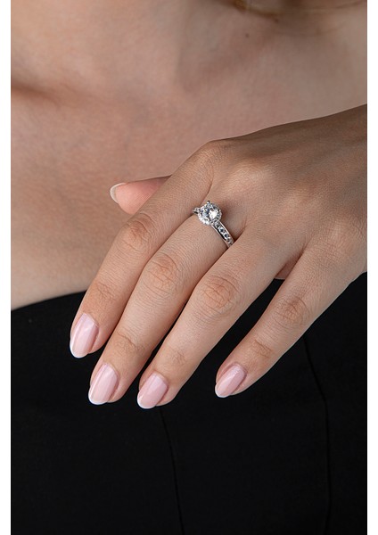 925 Ayar Gümüş Yükseltili 5mm Yuvarlak Kesim Tektaş Yüzük