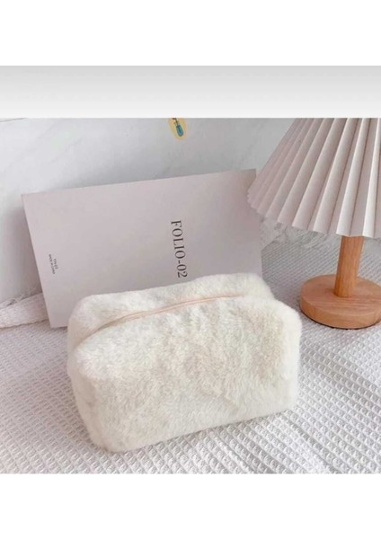 Yumuşak Peluş Beyaz Makyaj Çantası, Günlük Kullanım Için Şık ve Pratik Tasarım
