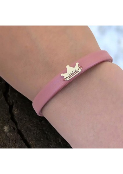 Cansu İsmine Özel Doğal Açık Bordo Derili Taç Motifli 14 Ayar Altın Plakalı Hediye Bileklik-515 İsim fırsatları