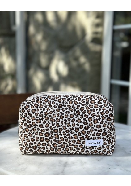 Leopar Desenli Büyük Boy Makyaj Çantası, Şık ve Pratik Seyahat Aksesuarı