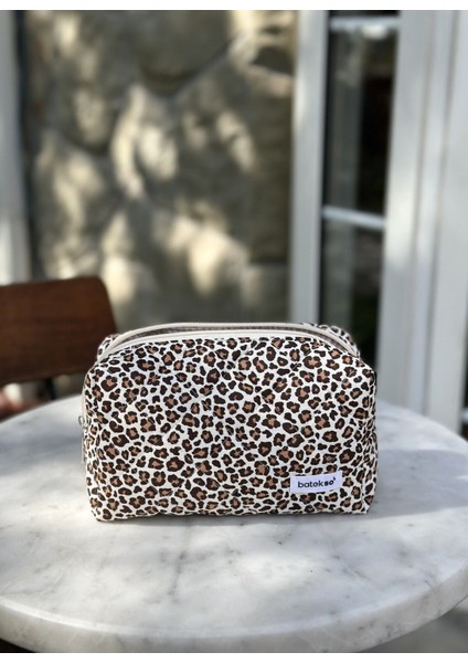 Leopar Desenli Büyük Boy Makyaj Çantası, Şık ve Pratik Seyahat Aksesuarı modelleri