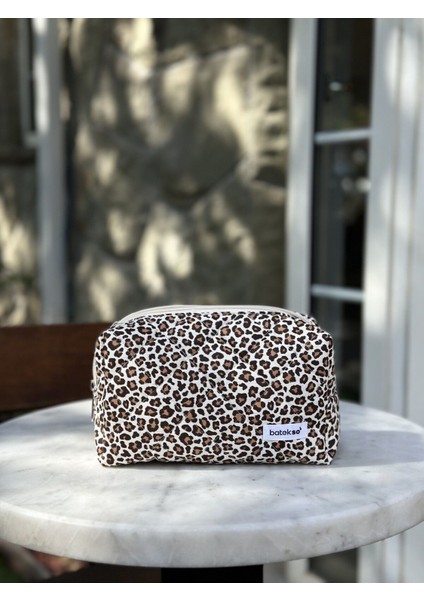 Leopar Desenli Büyük Boy Makyaj Çantası, Şık ve Pratik Seyahat Aksesuarı