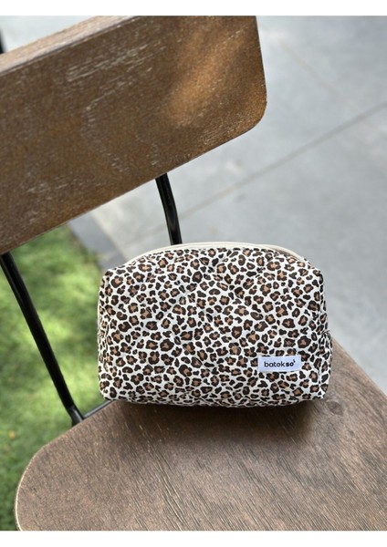 Leopar Desenli Büyük Boy Makyaj Çantası, Şık ve Pratik Seyahat Aksesuarı