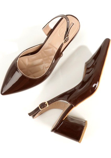 Verlik Acı Kahve Rugan Kısa Kalın Topuklu Stiletto Asimetrik Bantlı Kadın Ayakkabı modelleri