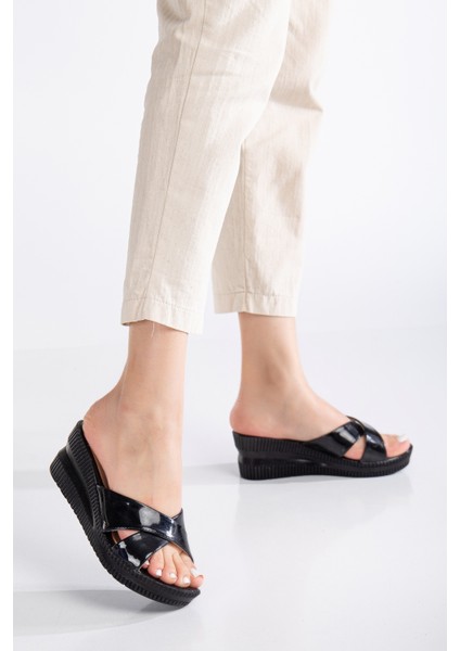 Kadın 5 cm Yüksek Dolgu Topuklu Günlük Şık Terlik