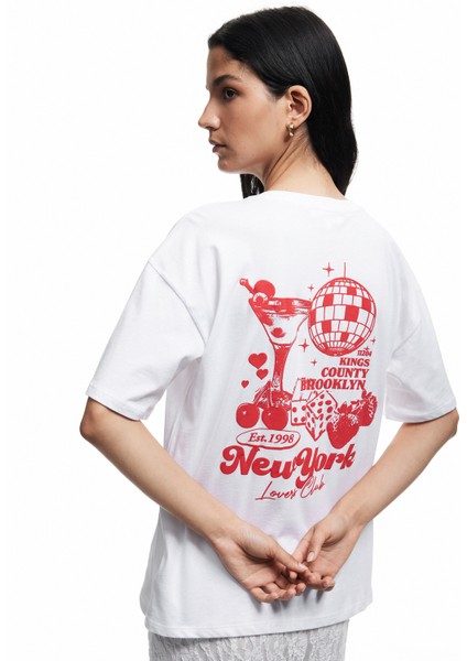 Kısa Kollu Bisiklet Yaka Pamuklu Arkası Çilek Baskılı Oversize Tişört modelleri