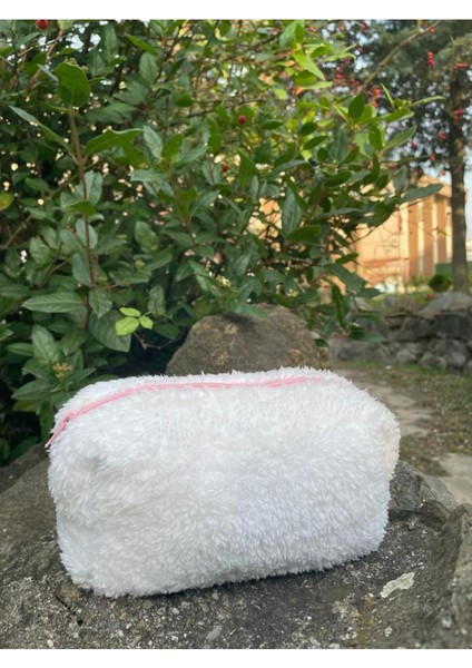 Pembe Peluş Makyaj Çantası, Fermuarlı, Şık ve Kullanışlı Tasarım modelleri