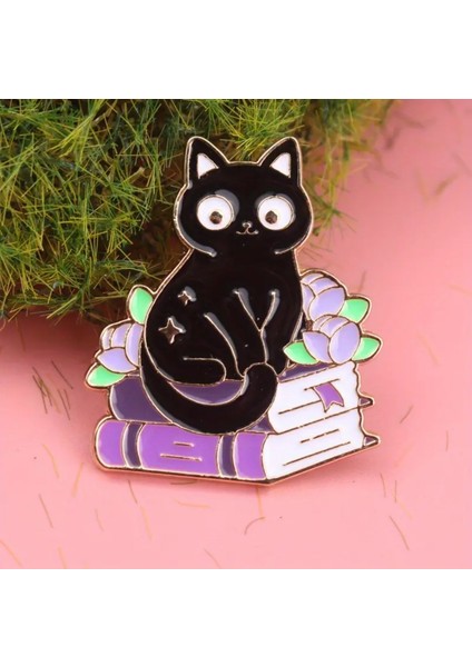 A Kitap Kedisi Felsefesi" Soyut Geometri Rozeti Edi ve Kitabın Minimalist Parçalanması indirimleri