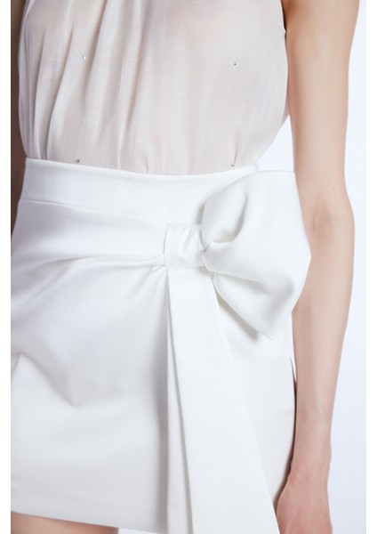 Mert Aslan Fiyonk Detaylı Mini Etek modelleri