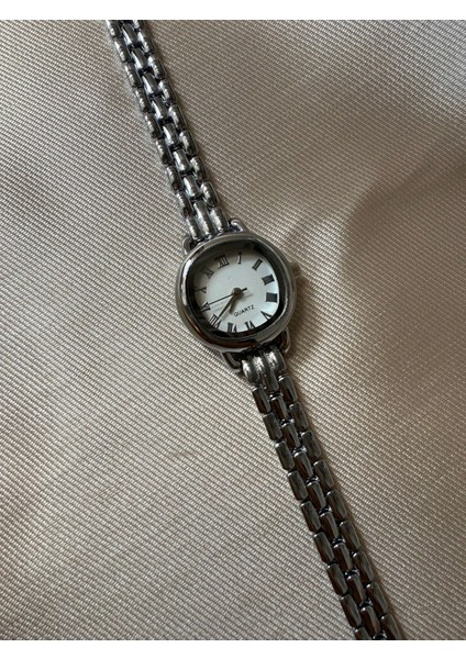 Retro Minimal Boncuk Kordon Vintage Kadın Kol Saati modelleri