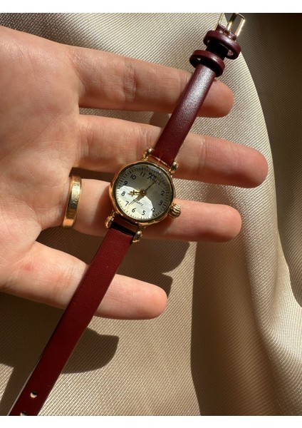 Retro Minimal Deri Kordon Vintage Kadın Kol Saati fırsatları