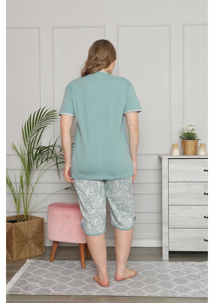 Kadın Kısa Kollu Yaka Düğmeli ve Cepli Battal Beden Kapri Pijama Takım 1752 modelleri