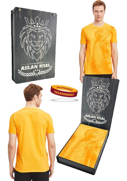 Orijinal Lisanslı Aslan Baskılı Sarı T-Shirt + Bileklik Set Hediyelik Ahşap Kutulu