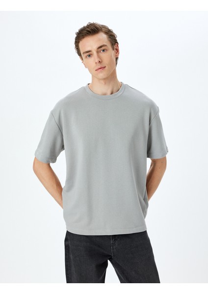Yeni Sezon Kısa Kollu Etiket Detaylı Tok Kumaş Bisiklet Yaka Oversize Tişört modelleri