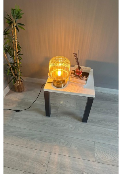 Bal Renkli Y Piramit Masa Lambası, Dekoratif ve Şık Masaüstü Aydınlatması fiyatları