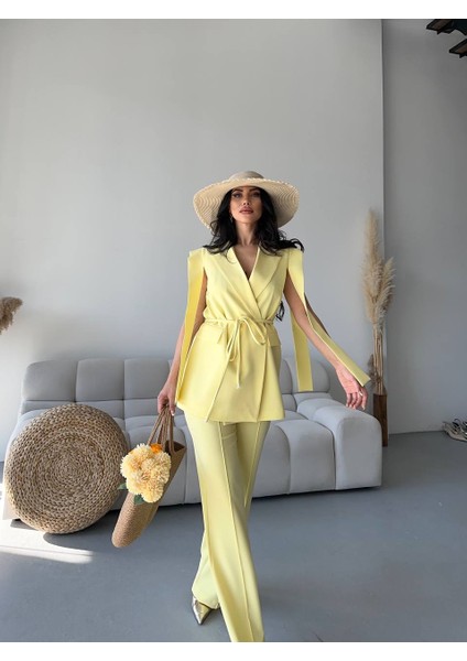 Kadın Alt Üst Ikili Takım Omuz Detaylı Kemerli Kolsuz Blazer Ceket Pantolon Takım