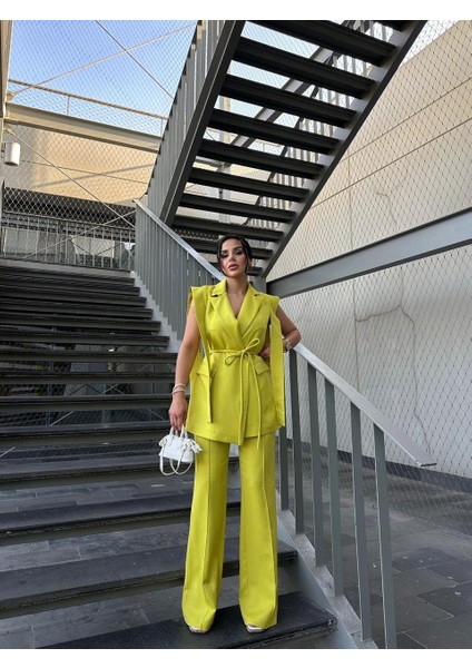 Kadın Alt Üst Ikili Takım Omuz Detaylı Kemerli Kolsuz Blazer Ceket Pantolon Takım