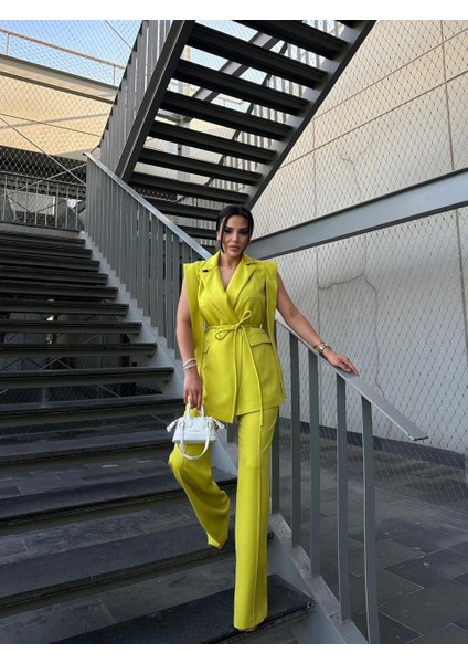 Kadın Alt Üst Ikili Takım Omuz Detaylı Kemerli Kolsuz Blazer Ceket Pantolon Takım modelleri