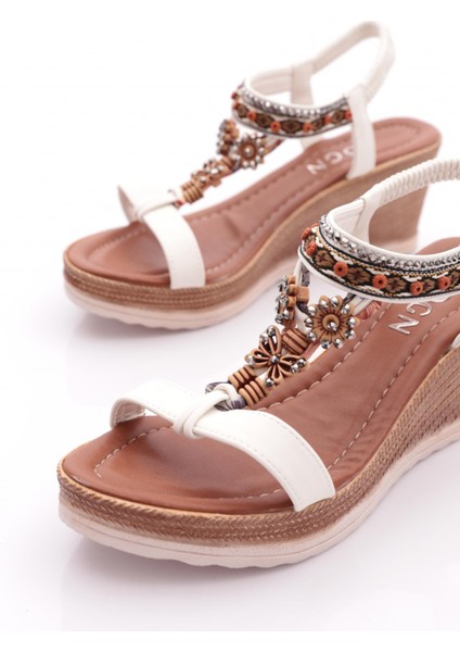 1041 Kadin Yüksek Topuk Çiçek ve Kelebek Desenli Sandalet fırsatları