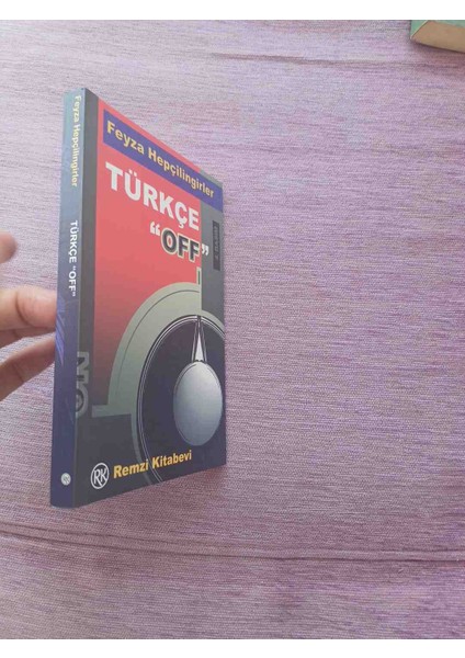 Feyza Hepçilingirler'in Remzi Kitabevi Tarafından Yayımlanan "türkçe Off" Kitabı, Türkçe Üzerine Bilgiler Sunmaktadır. 230 Sayfa 1997 Basim 2,el Cok Temiz Kondisyonda fiyatları