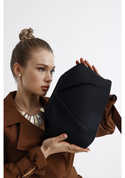 Kadın Siyah Piliseli Clutch El Çantası fiyatları