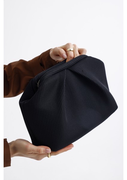 Kadın Siyah Piliseli Clutch El Çantası indirimleri