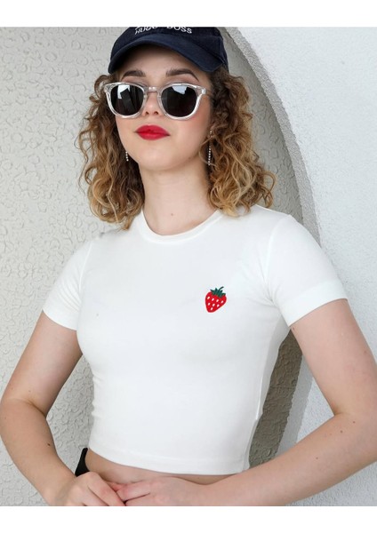 Çilek Nakışlı Crop Tişört