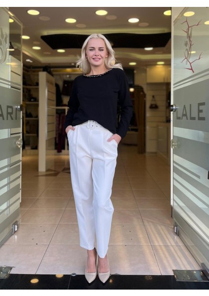 Yaka Kenarı Aksesuarlı Triko modelleri