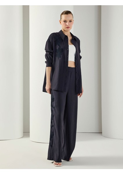 Çizgili Kumaş Nakış Detaylı Gömlek