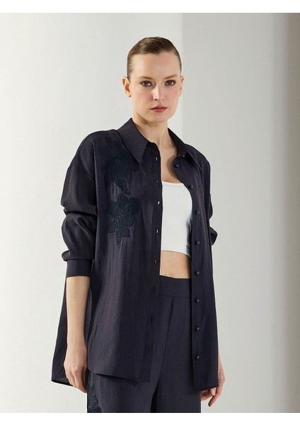 Çizgili Kumaş Nakış Detaylı Gömlek fiyatları