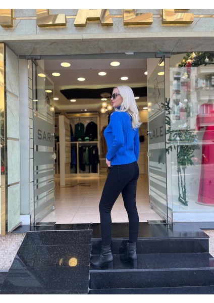 Fitilli Örgü Bağcık Detaylı Triko