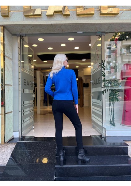 Fitilli Örgü Bağcık Detaylı Triko fırsatları
