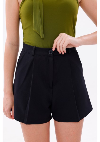 Fundachoosesxgenius Kadın Pileli Şort Iç Göstermez Lamineli Kadın Şort Pileli-Şort fırsatları