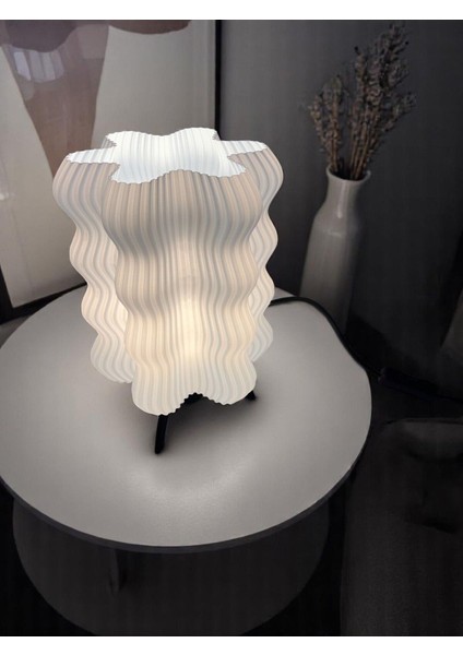 Modern Dalga Desenli Siyah Masa Lambası, Şık ve Dekoratif Aydınlatma Parçası