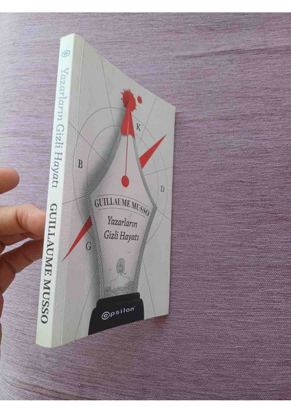 Guillaume Musso'nun 'yazarların Gizli Hayatı' Romanı, Opsilon Yayınevi Tarafından Basılmıştır. 2 El Cok Temiz Kondisyonda 2023 Basim 222 Sayfadir fiyatları